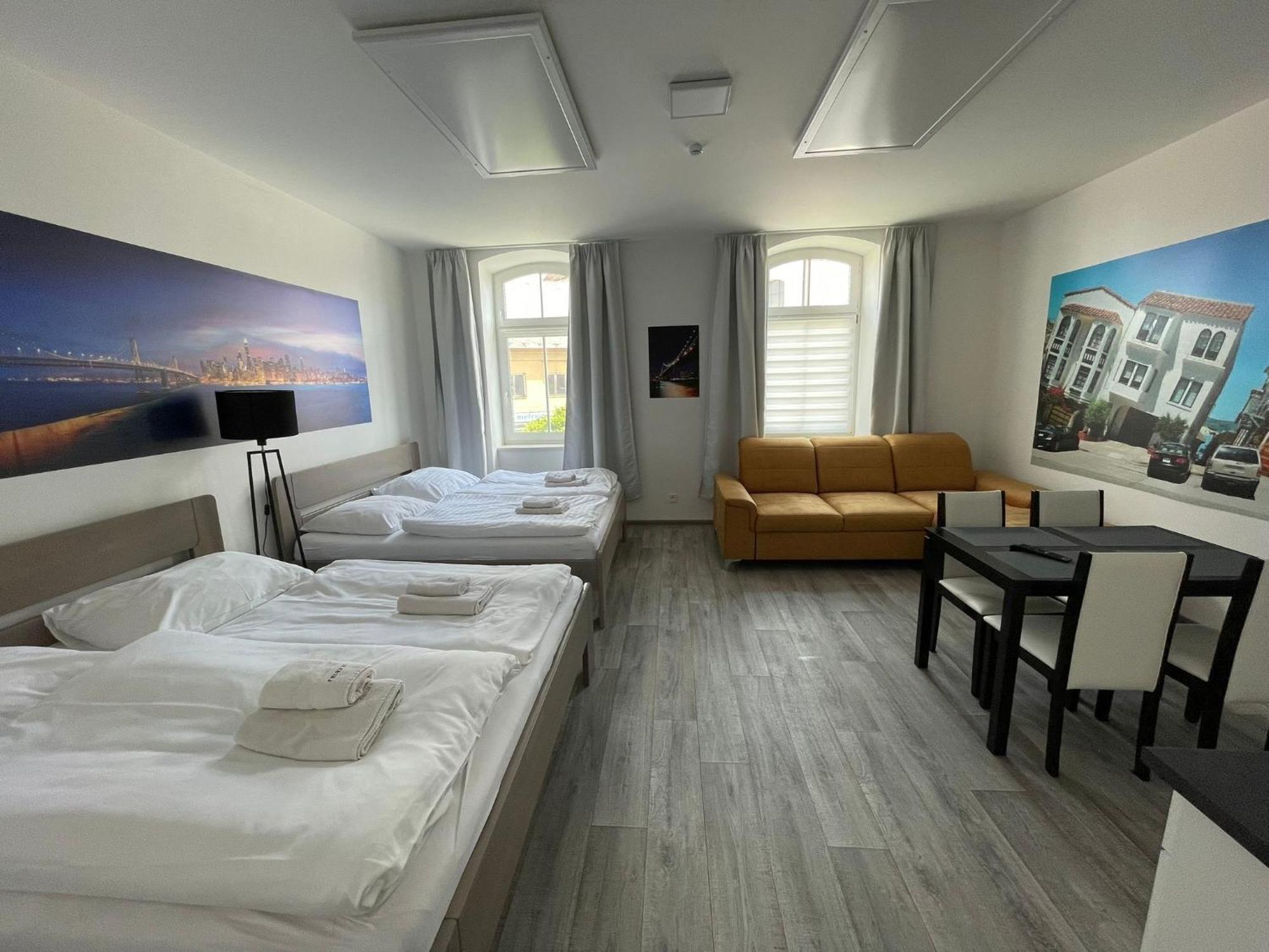 Relax21 Hotel Uhersky Ostroh Buitenkant foto